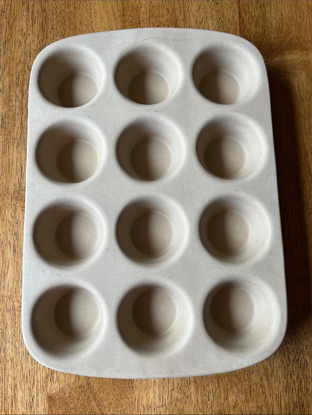 Pampered Chef Family Heritage Stoneware 12-Cup Muffin Pan #301 USA